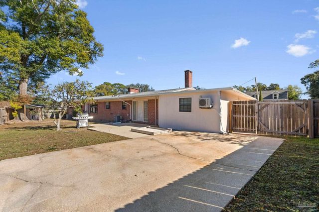 389 Gamarra Rd, Pensacola, FL 32503