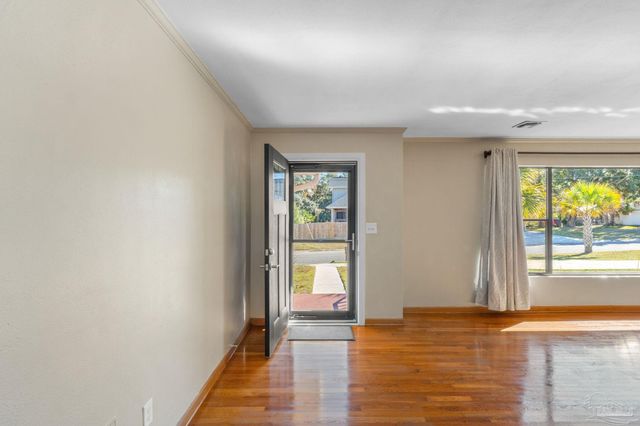 389 Gamarra Rd, Pensacola, FL 32503