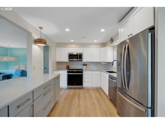 3350 NORTHWOOD Way, Tillamook, OR 97141