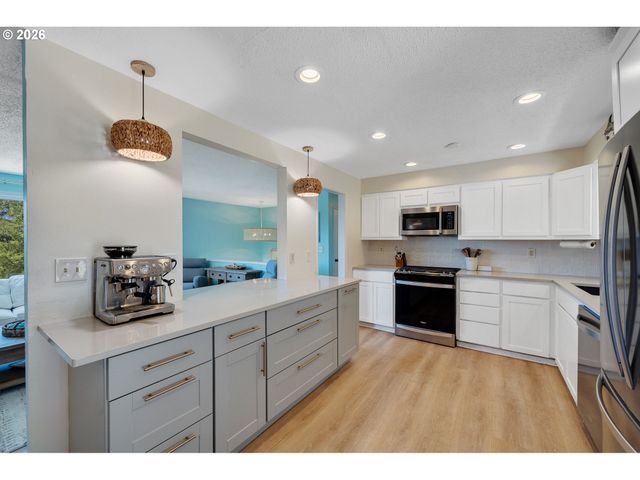3350 NORTHWOOD Way, Tillamook, OR 97141