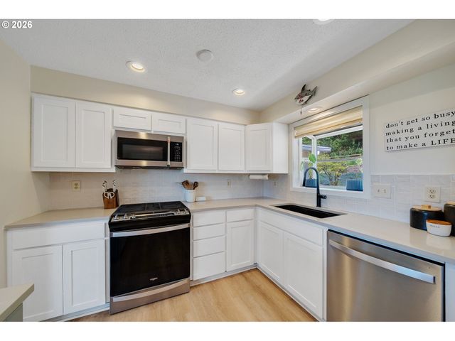 3350 NORTHWOOD Way, Tillamook, OR 97141