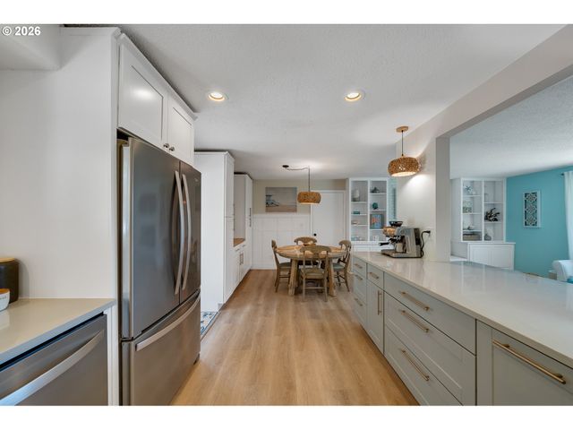 3350 NORTHWOOD Way, Tillamook, OR 97141