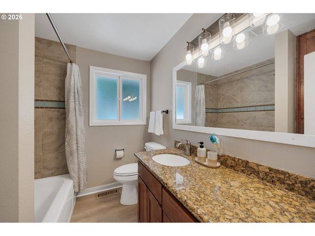 3350 NORTHWOOD Way, Tillamook, OR 97141