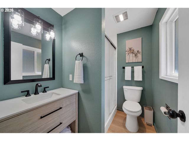 3350 NORTHWOOD Way, Tillamook, OR 97141