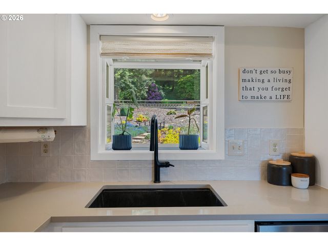 3350 NORTHWOOD Way, Tillamook, OR 97141