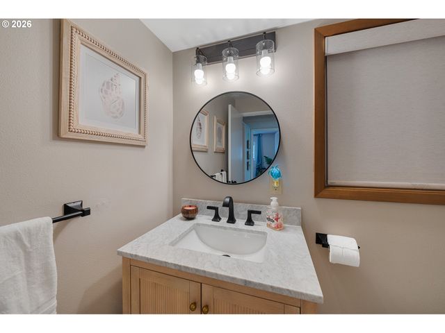3350 NORTHWOOD Way, Tillamook, OR 97141