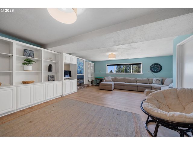 3350 NORTHWOOD Way, Tillamook, OR 97141