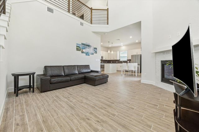 806 Dayton DR 110, Austin, TX 78748