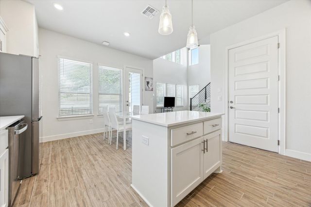 806 Dayton DR 110, Austin, TX 78748