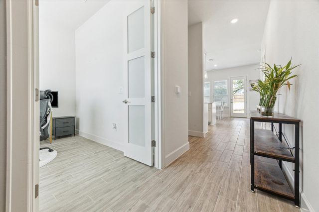 806 Dayton DR 110, Austin, TX 78748