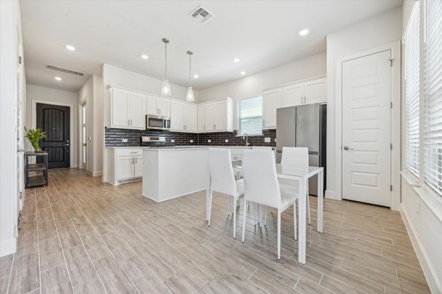 806 Dayton DR 110, Austin, TX 78748