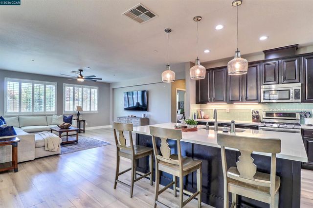 803 Pathfinder Ct, Oakley, CA 94561