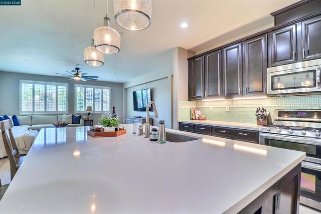 803 Pathfinder Ct, Oakley, CA 94561