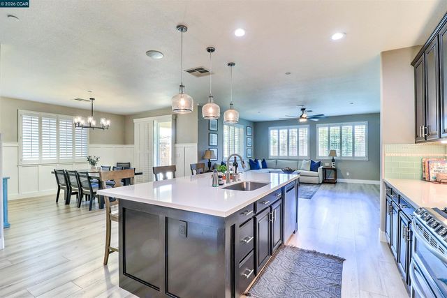 803 Pathfinder Ct, Oakley, CA 94561