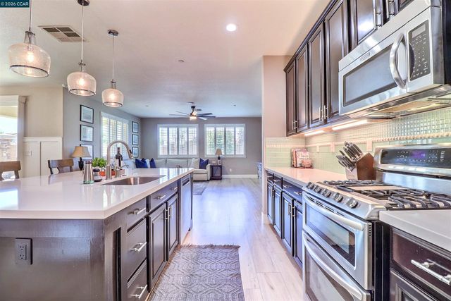 803 Pathfinder Ct, Oakley, CA 94561