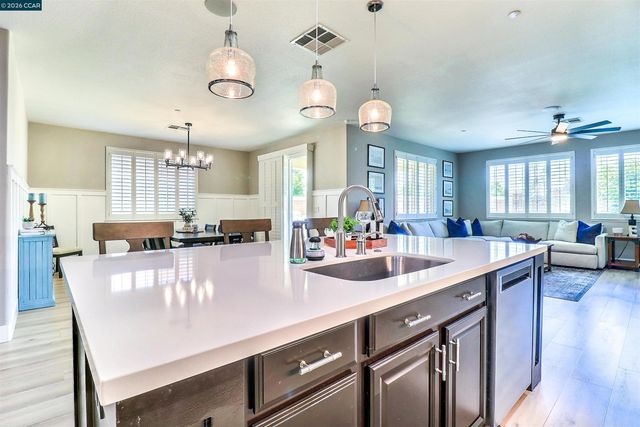 803 Pathfinder Ct, Oakley, CA 94561