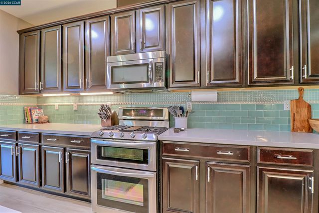 803 Pathfinder Ct, Oakley, CA 94561