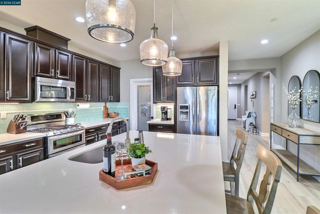 803 Pathfinder Ct, Oakley, CA 94561