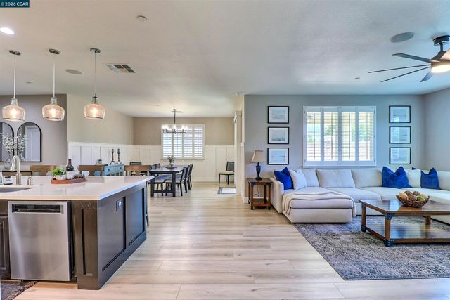 803 Pathfinder Ct, Oakley, CA 94561