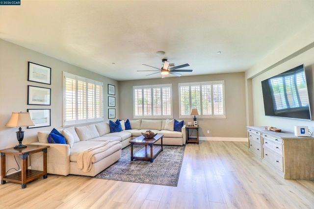 803 Pathfinder Ct, Oakley, CA 94561
