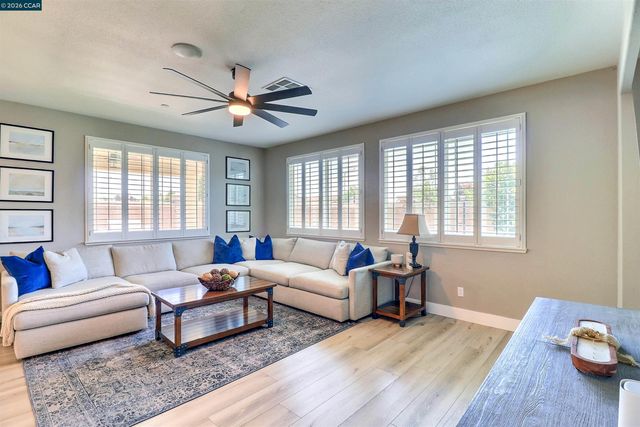 803 Pathfinder Ct, Oakley, CA 94561