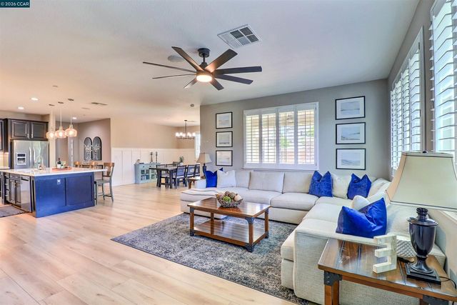 803 Pathfinder Ct, Oakley, CA 94561