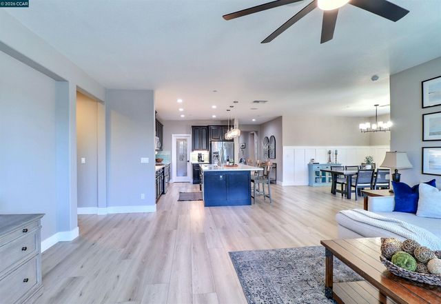 803 Pathfinder Ct, Oakley, CA 94561