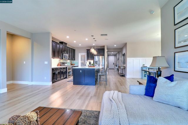 803 Pathfinder Ct, Oakley, CA 94561