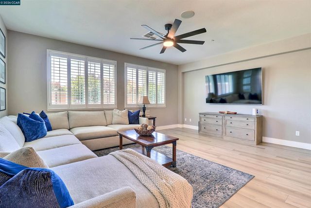 803 Pathfinder Ct, Oakley, CA 94561