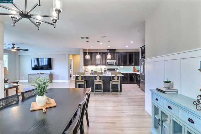 803 Pathfinder Ct, Oakley, CA 94561