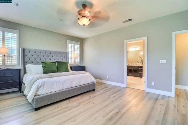 803 Pathfinder Ct, Oakley, CA 94561