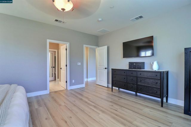 803 Pathfinder Ct, Oakley, CA 94561