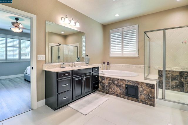 803 Pathfinder Ct, Oakley, CA 94561