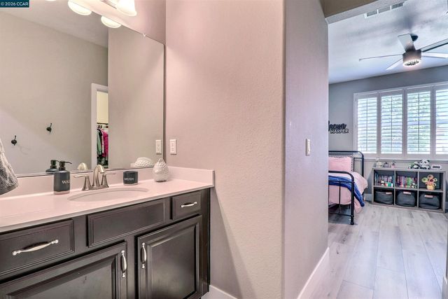 803 Pathfinder Ct, Oakley, CA 94561
