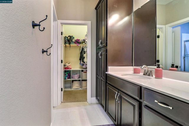 803 Pathfinder Ct, Oakley, CA 94561