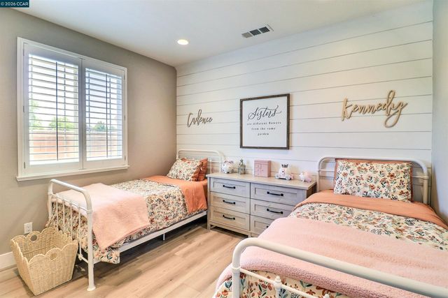 803 Pathfinder Ct, Oakley, CA 94561