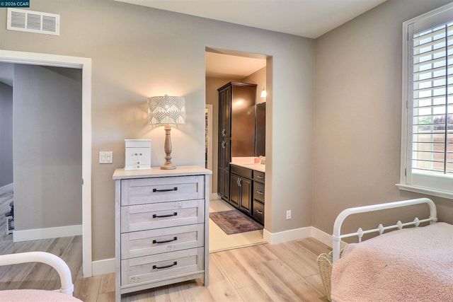803 Pathfinder Ct, Oakley, CA 94561