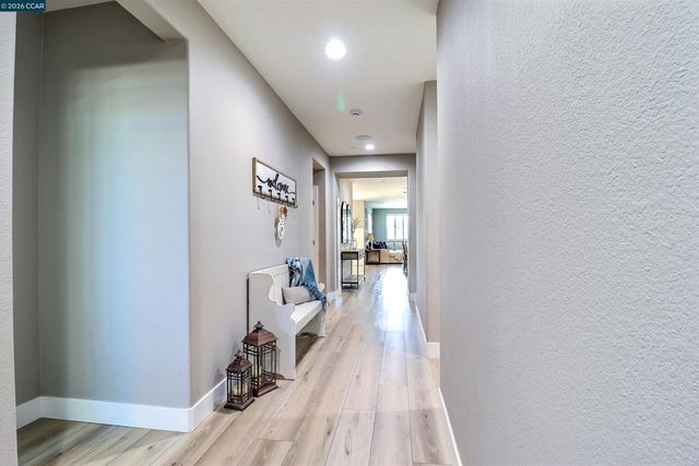 803 Pathfinder Ct, Oakley, CA 94561