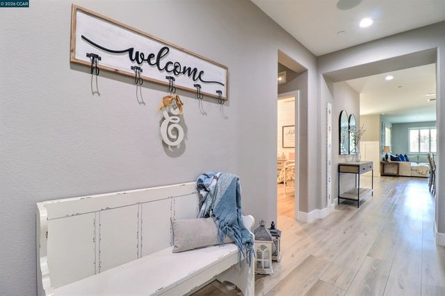 803 Pathfinder Ct, Oakley, CA 94561