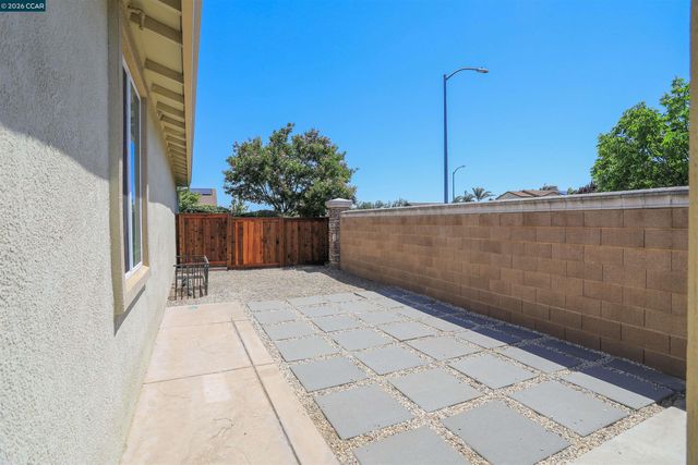 803 Pathfinder Ct, Oakley, CA 94561