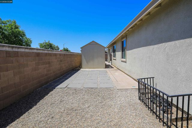 803 Pathfinder Ct, Oakley, CA 94561