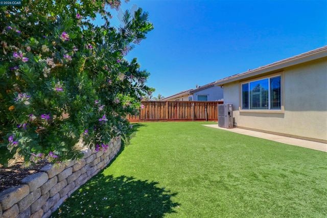 803 Pathfinder Ct, Oakley, CA 94561