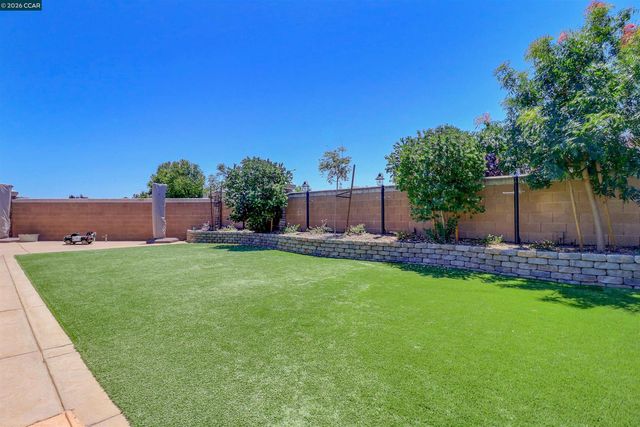 803 Pathfinder Ct, Oakley, CA 94561