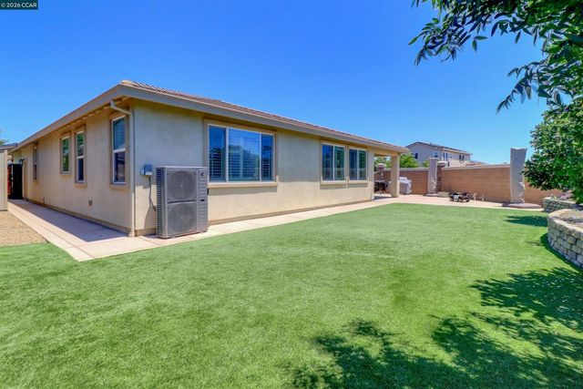 803 Pathfinder Ct, Oakley, CA 94561