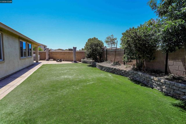 803 Pathfinder Ct, Oakley, CA 94561
