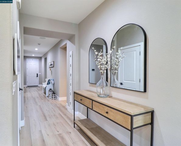 803 Pathfinder Ct, Oakley, CA 94561