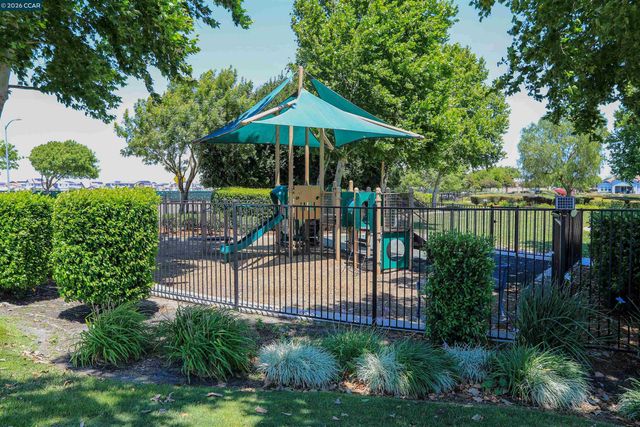 803 Pathfinder Ct, Oakley, CA 94561