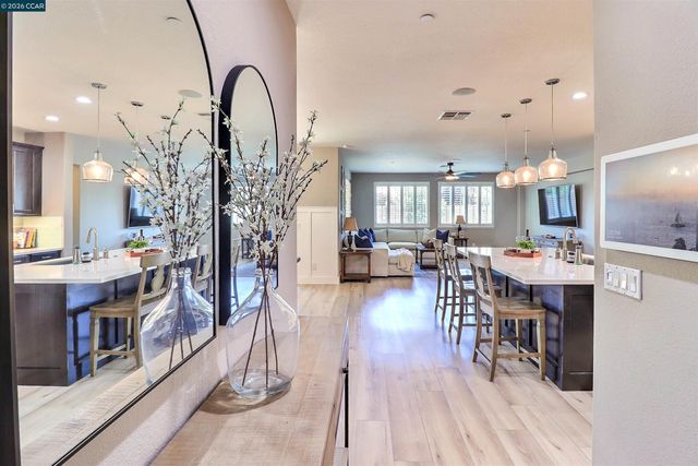 803 Pathfinder Ct, Oakley, CA 94561