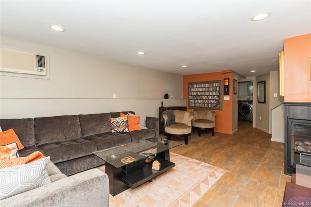 2772 Riverside Avenue, Merrick, NY 11566