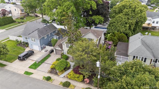 2772 Riverside Avenue, Merrick, NY 11566